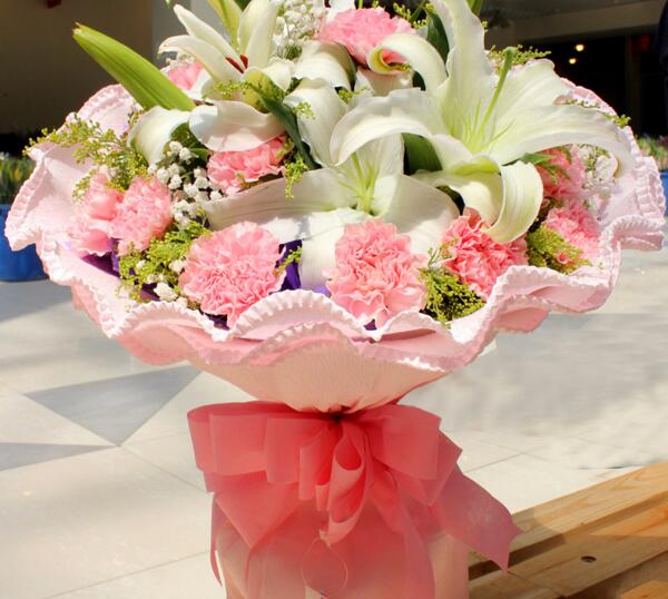 粉色康乃馨的花语是什么 永远年轻美丽